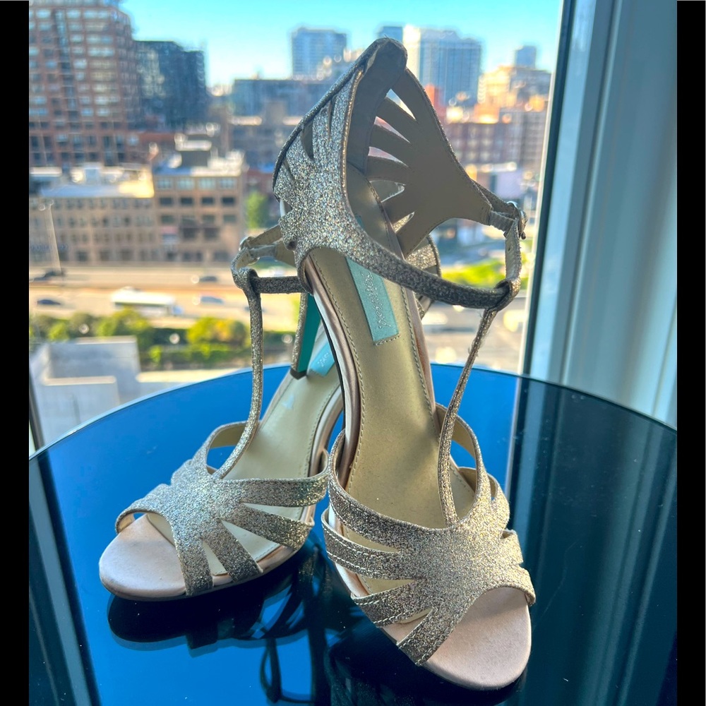Betsy Johnson Gold Heels 7.5